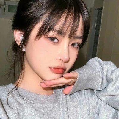 向天真的女生投降